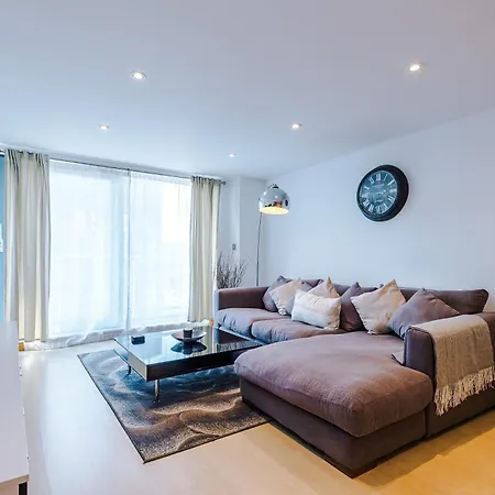 아파트 2br 2ba, Wi-fi, Kitchen, Sleeps 5