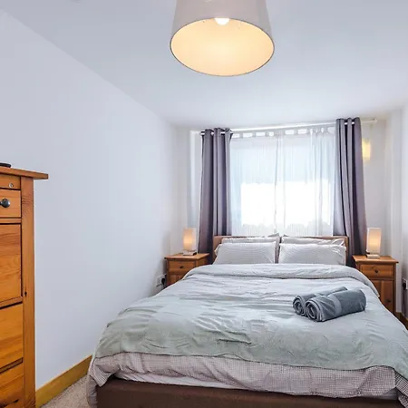 2br 2ba, Wi-fi, Kitchen, Sleeps 5 *