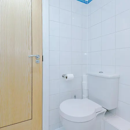 2br 2ba, Wi-fi, Kitchen, Sleeps 5 *