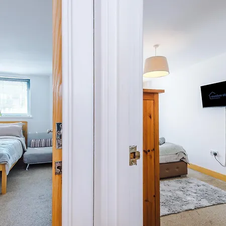 2br 2ba, Wi-fi, Kitchen, Sleeps 5 * 利兹