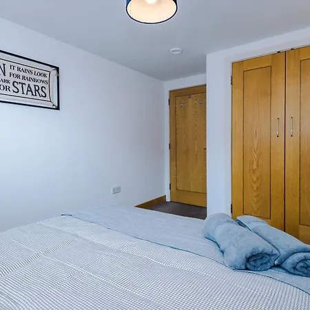 公寓 2br 2ba, Wi-fi, Kitchen, Sleeps 5 利兹