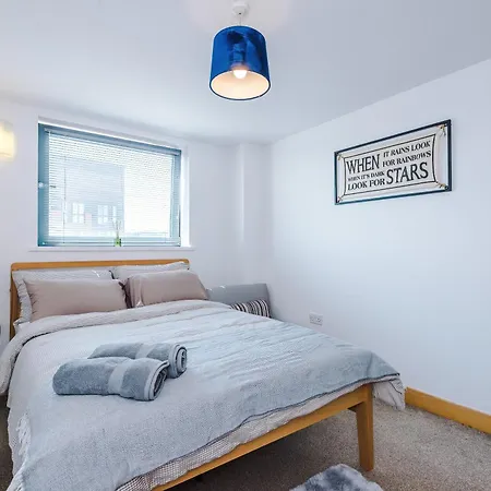 2br 2ba, Wi-fi, Kitchen, Sleeps 5 *