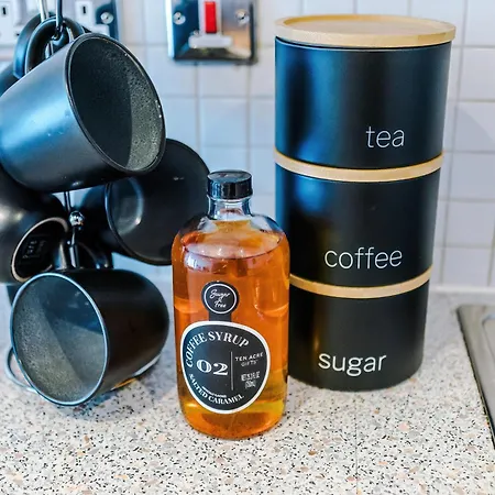 2br 2ba, Wi-fi, Kitchen, Sleeps 5 * 利兹