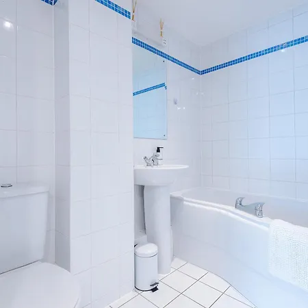 2br 2ba, Wi-fi, Kitchen, Sleeps 5 公寓 利兹