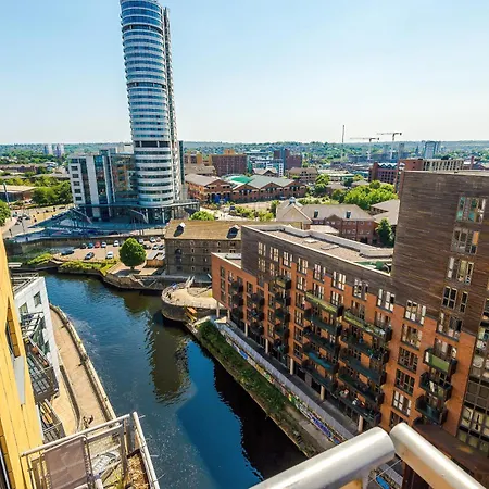 公寓 2br 2ba, Wi-fi, Kitchen, Sleeps 5 利兹