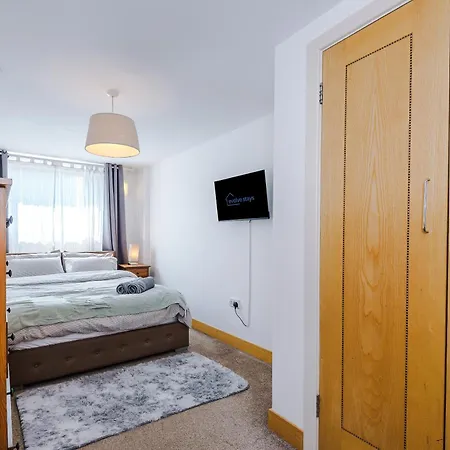 2br 2ba, Wi-fi, Kitchen, Sleeps 5 *