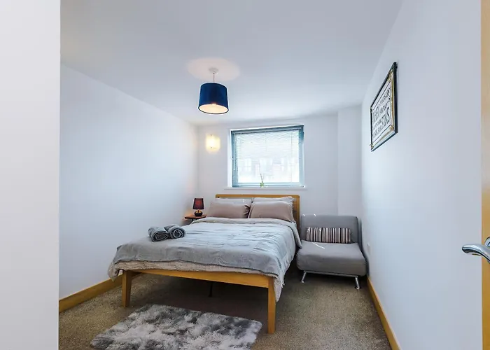 2br 2ba, Wi-fi, Kitchen, Sleeps 5 Apartment