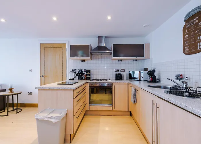 2br 2ba, Wi-fi, Kitchen, Sleeps 5 Apartment Leeds (West Yorkshire)