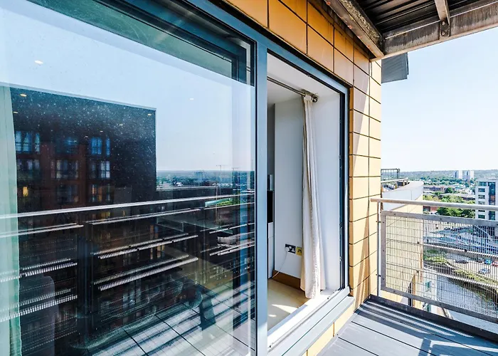 Apartment 2br 2ba, Wi-fi, Kitchen, Sleeps 5 *