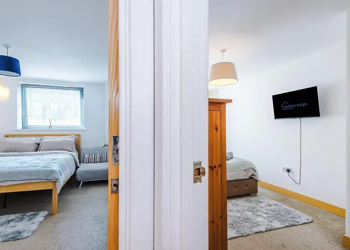 2br 2ba, Wi-fi, Kitchen, Sleeps 5 * Leeds (West Yorkshire)
