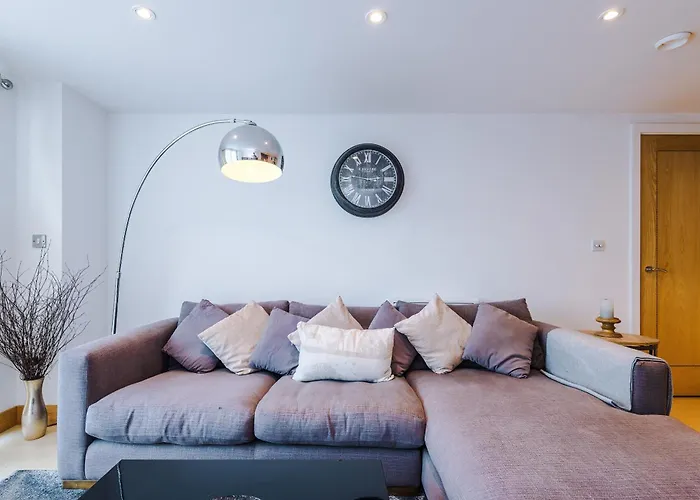 2br 2ba, Wi-fi, Kitchen, Sleeps 5 * Leeds (West Yorkshire)