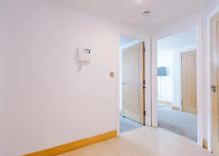 2br 2ba, Wi-fi, Kitchen, Sleeps 5 Apartment *