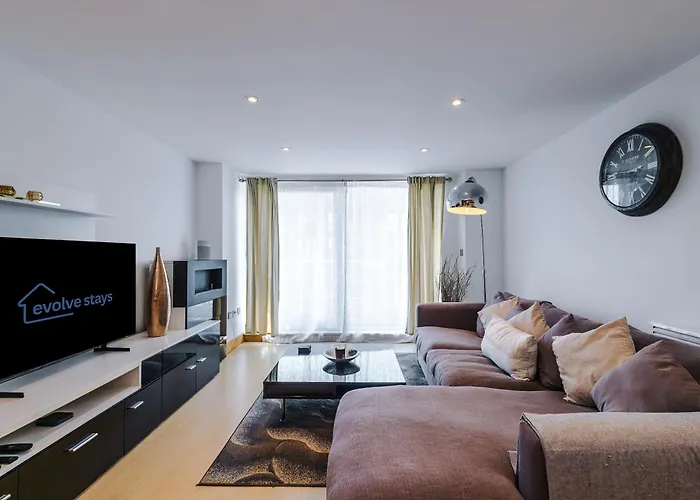 Apartment 2br 2ba, Wi-fi, Kitchen, Sleeps 5 *