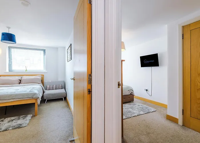 2br 2ba, Wi-fi, Kitchen, Sleeps 5 Apartment *