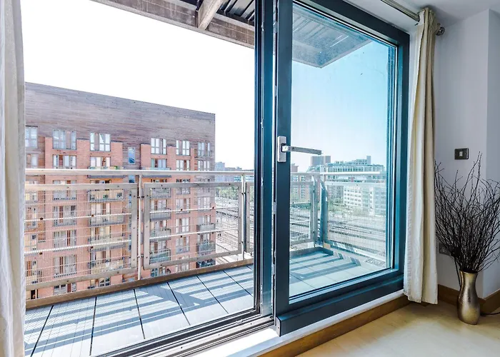 2br 2ba, Wi-fi, Kitchen, Sleeps 5 * Leeds (West Yorkshire)