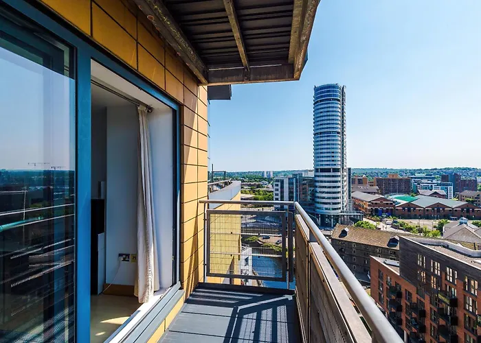 2br 2ba, Wi-fi, Kitchen, Sleeps 5 Apartment