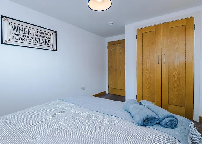 Apartment 2br 2ba, Wi-fi, Kitchen, Sleeps 5 Leeds (West Yorkshire)