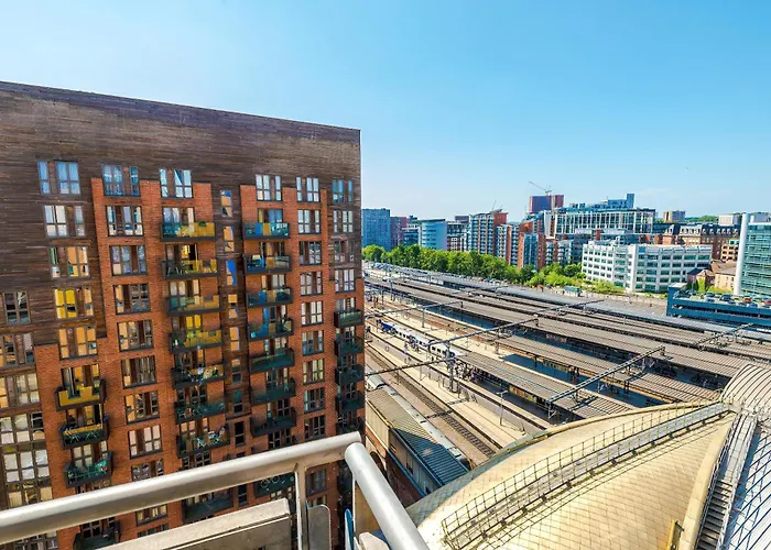 2br 2ba, Wi-fi, Kitchen, Sleeps 5 Apartment Leeds (West Yorkshire)