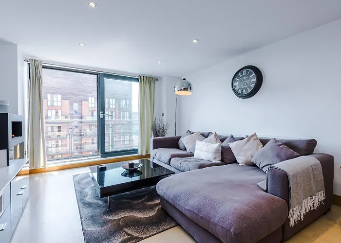 Apartment 2br 2ba, Wi-fi, Kitchen, Sleeps 5 *