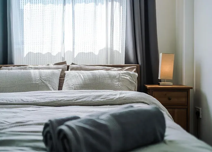 2br 2ba, Wi-fi, Kitchen, Sleeps 5 Apartment Leeds (West Yorkshire)