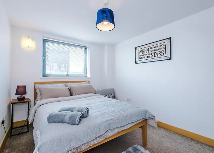 2br 2ba, Wi-fi, Kitchen, Sleeps 5 *