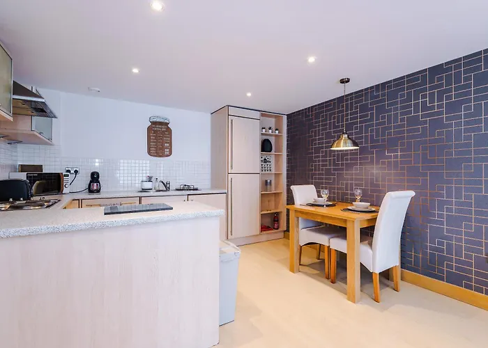 2br 2ba, Wi-fi, Kitchen, Sleeps 5 Leeds (West Yorkshire)