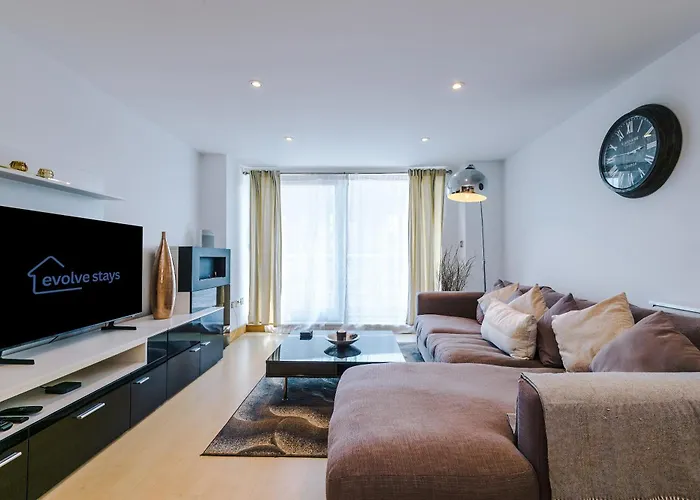 2br 2ba, Wi-fi, Kitchen, Sleeps 5 Apartment