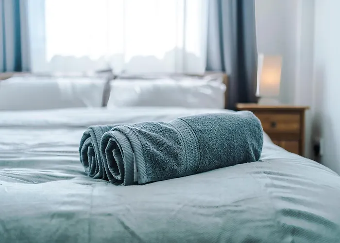 2br 2ba, Wi-fi, Kitchen, Sleeps 5 Apartment Leeds (West Yorkshire)