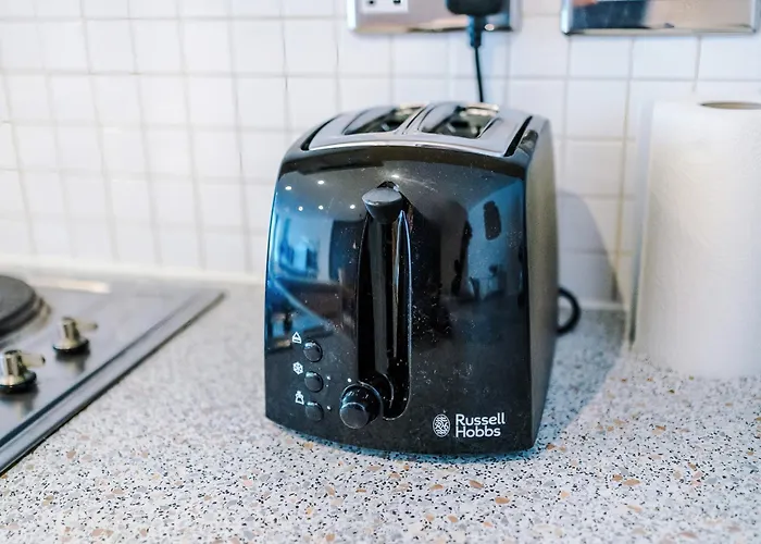 2br 2ba, Wi-fi, Kitchen, Sleeps 5 Leeds (West Yorkshire)