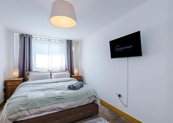 2br 2ba, Wi-fi, Kitchen, Sleeps 5 Apartment