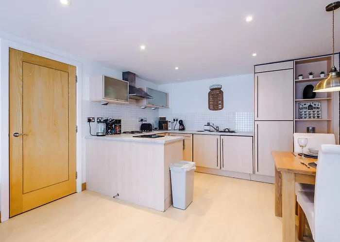 Apartment 2br 2ba, Wi-fi, Kitchen, Sleeps 5