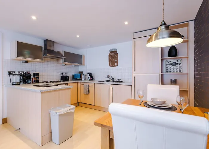 Apartment 2br 2ba, Wi-fi, Kitchen, Sleeps 5