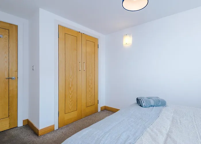 2br 2ba, Wi-fi, Kitchen, Sleeps 5 Apartment