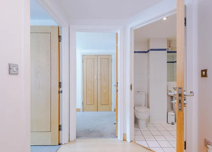 2br 2ba, Wi-fi, Kitchen, Sleeps 5 Apartment