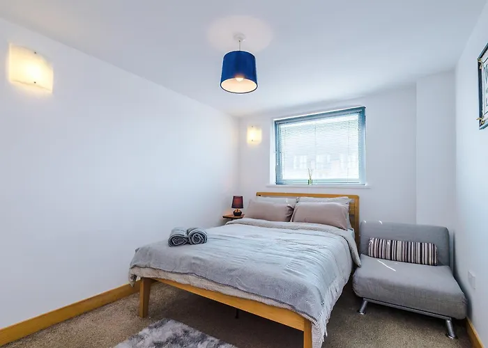 2br 2ba, Wi-fi, Kitchen, Sleeps 5 Apartment *