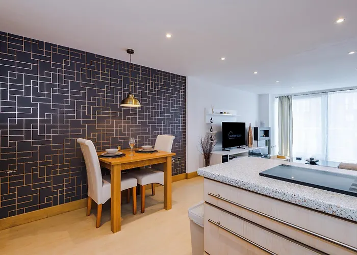 2br 2ba, Wi-fi, Kitchen, Sleeps 5 Apartment