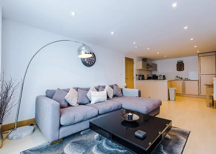 2br 2ba, Wi-fi, Kitchen, Sleeps 5 * Leeds (West Yorkshire)