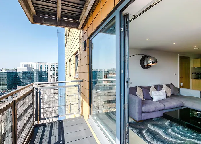 2br 2ba, Wi-fi, Kitchen, Sleeps 5 * Leeds (West Yorkshire)