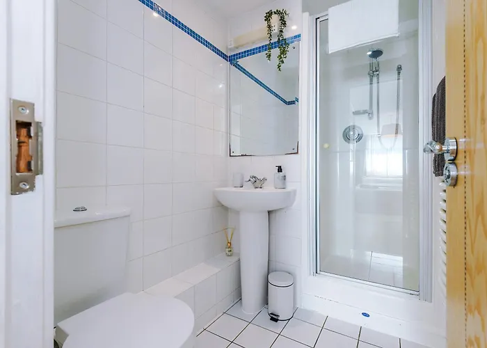 2br 2ba, Wi-fi, Kitchen, Sleeps 5 Apartment