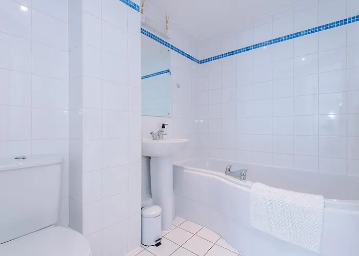 2br 2ba, Wi-fi, Kitchen, Sleeps 5 * Leeds (West Yorkshire)