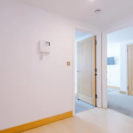 2br 2ba, Wi-fi, Kitchen, Sleeps 5 アパート *
