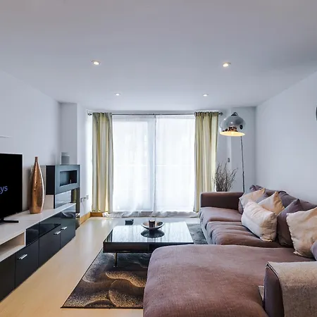 アパート 2br 2ba, Wi-fi, Kitchen, Sleeps 5 *