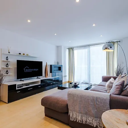 2br 2ba, Wi-fi, Kitchen, Sleeps 5 リーズ