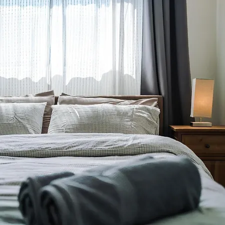 2br 2ba, Wi-fi, Kitchen, Sleeps 5 アパート リーズ