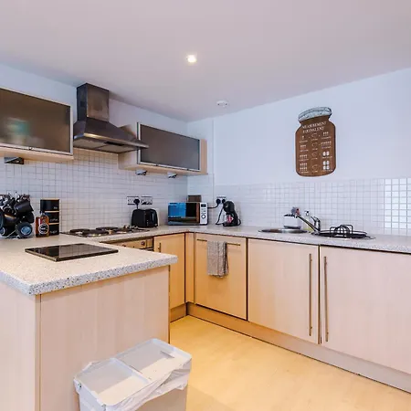 アパート 2br 2ba, Wi-fi, Kitchen, Sleeps 5