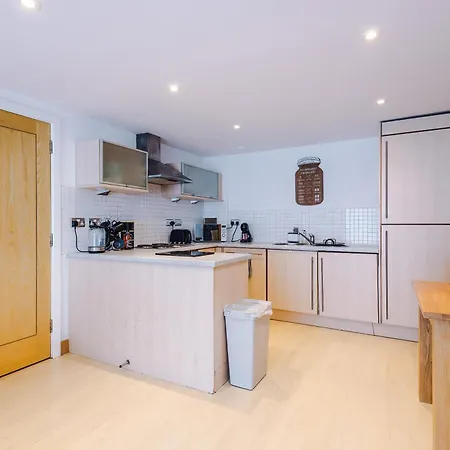 アパート 2br 2ba, Wi-fi, Kitchen, Sleeps 5