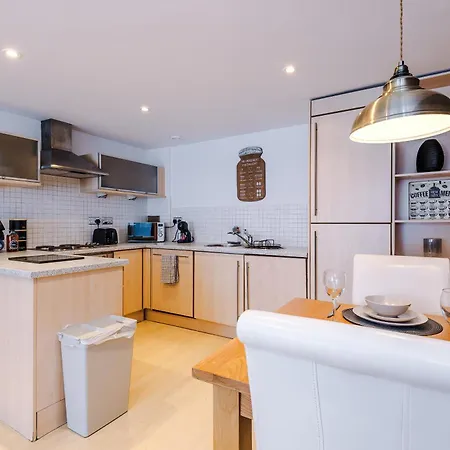 アパート 2br 2ba, Wi-fi, Kitchen, Sleeps 5
