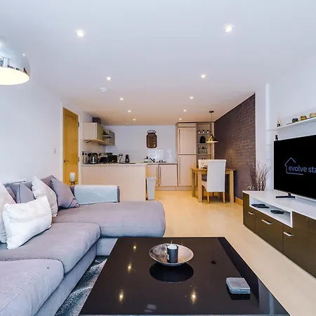 2br 2ba, Wi-fi, Kitchen, Sleeps 5 アパート リーズ