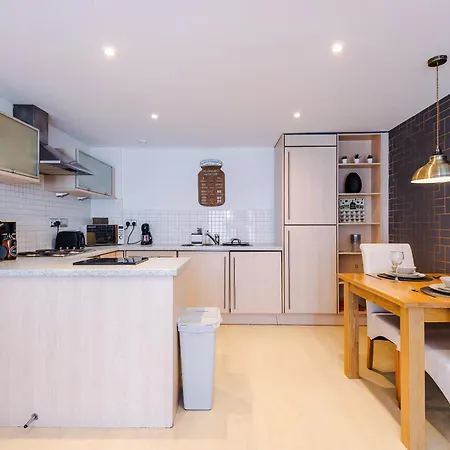 2br 2ba, Wi-fi, Kitchen, Sleeps 5 アパート *
