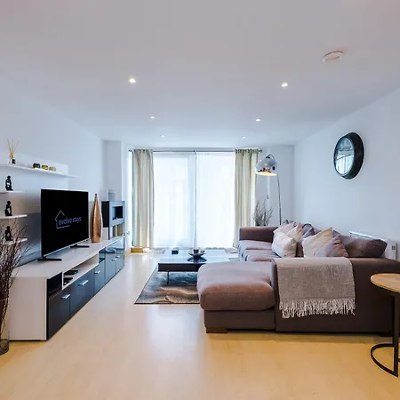 アパート 2br 2ba, Wi-fi, Kitchen, Sleeps 5 *